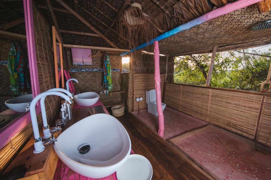 Kizingo Beach Eco Lodge image 5